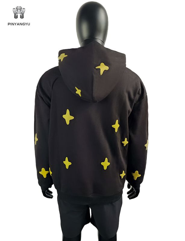 Moletom com capuz estampado em toda a volta