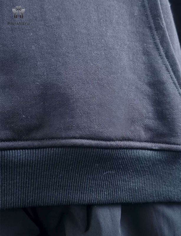 Moletom com capuz estampado em toda a volta