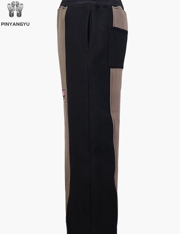 Calça de moletom estilo tecido emendado com design bordado