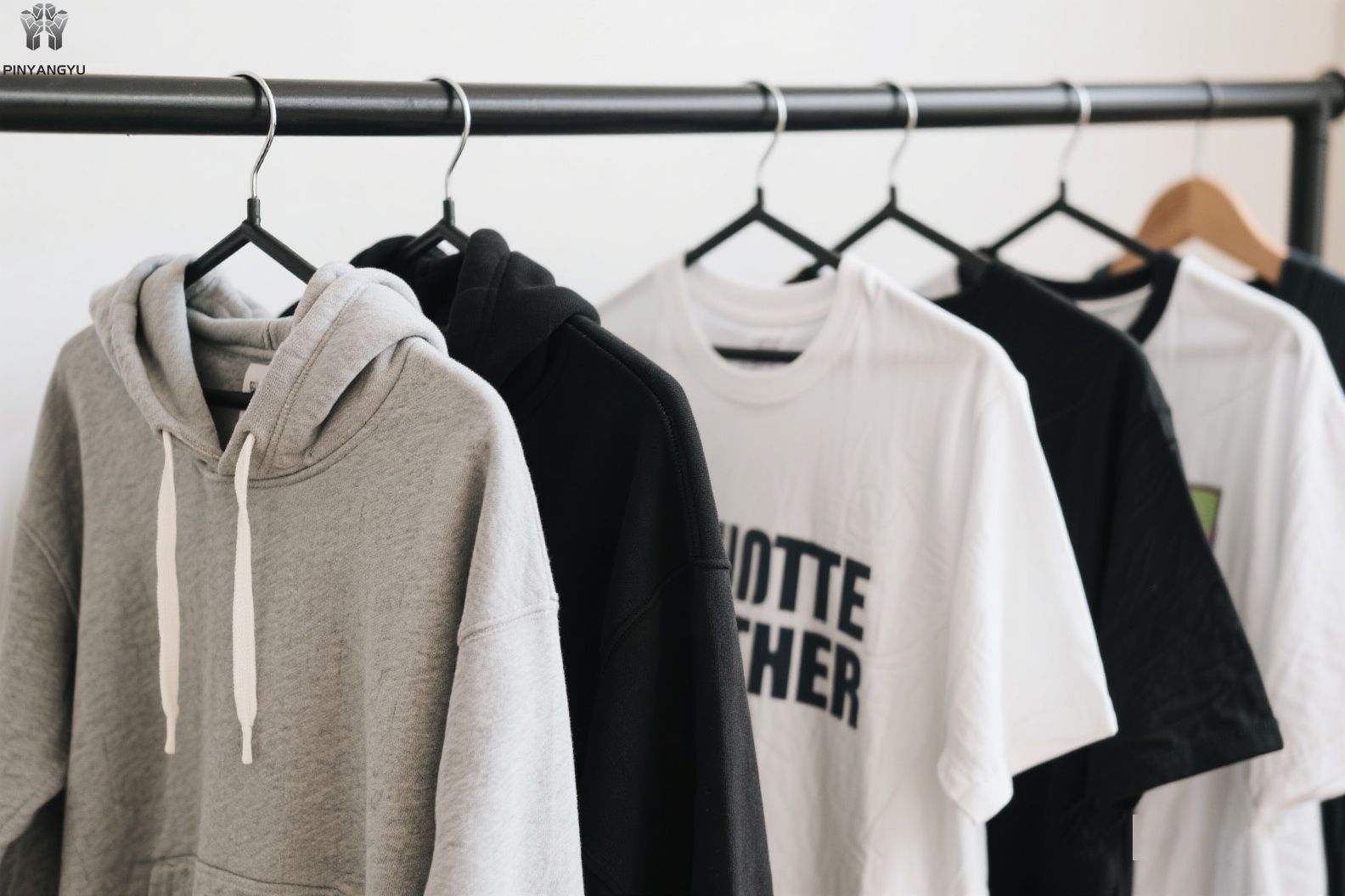 Camiseta personalizada e estampada em serigrafia atendem às tendências mais quentes de 2025