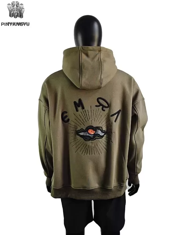 Moletom com capuz bordado em fio plano Moletom com capuz bordado em fio plano