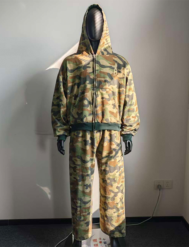 Jaquetas com z&iacute;per vintage boxy personalizadas streetwear cortadas fabricantes de grandes dimens&otilde;es com impress&atilde;o camuflada com capuz e z&iacute;per